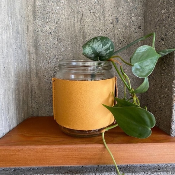 Leather Handcrafted “Grouse” Propagation Vase - Picture 4 of 9